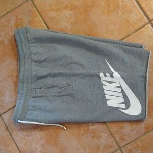 Nike Sportswear Alumni